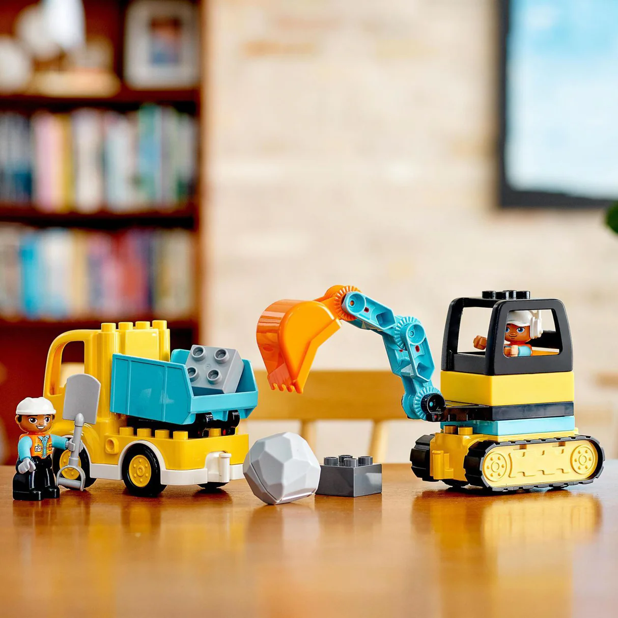 LEGO DUPLO Town Truck & Tracked Excavator 10931 11 LEGO DUPLO Town Truck & Tracked Excavator 10931