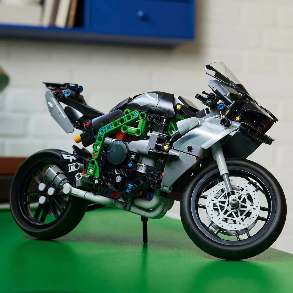 LEGO Technic Kawasaki Ninja H2R Motorcycle 42170 16 LEGO Technic Kawasaki Ninja H2R Motorcycle 42170
