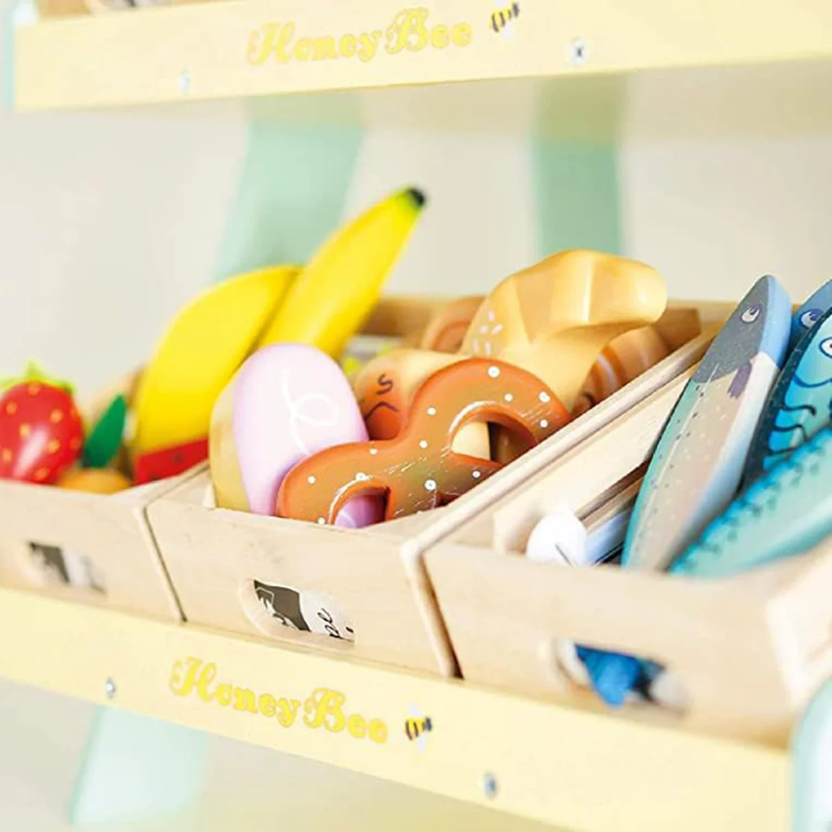 Le Toy Van Honeybake Smoothie Fruit in Crate 8 Le Toy Van Honeybake Smoothie Fruit in Crate