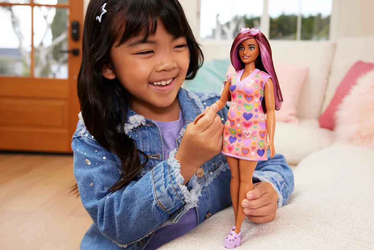Barbie Fashionistas Doll 207 Heart-Print Sweater Dress 14 Barbie Fashionistas Doll 207 Heart-Print Sweater Dress